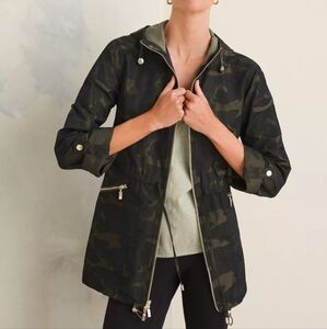 Chicos Zenergy Camo Green Pocketed Lined Hooded Zip-Up Jacket Sz 2 (L/12)